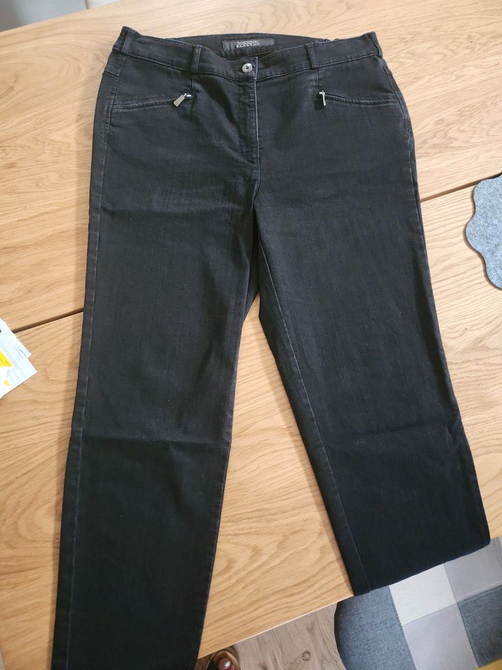 Tolle Zerres Jeans schwarz 44 kurz = 22 neuwertig in Berlin