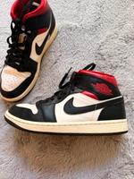 Jordan 1er in schwarz rot Saarbrücken-Mitte - St Johann Vorschau