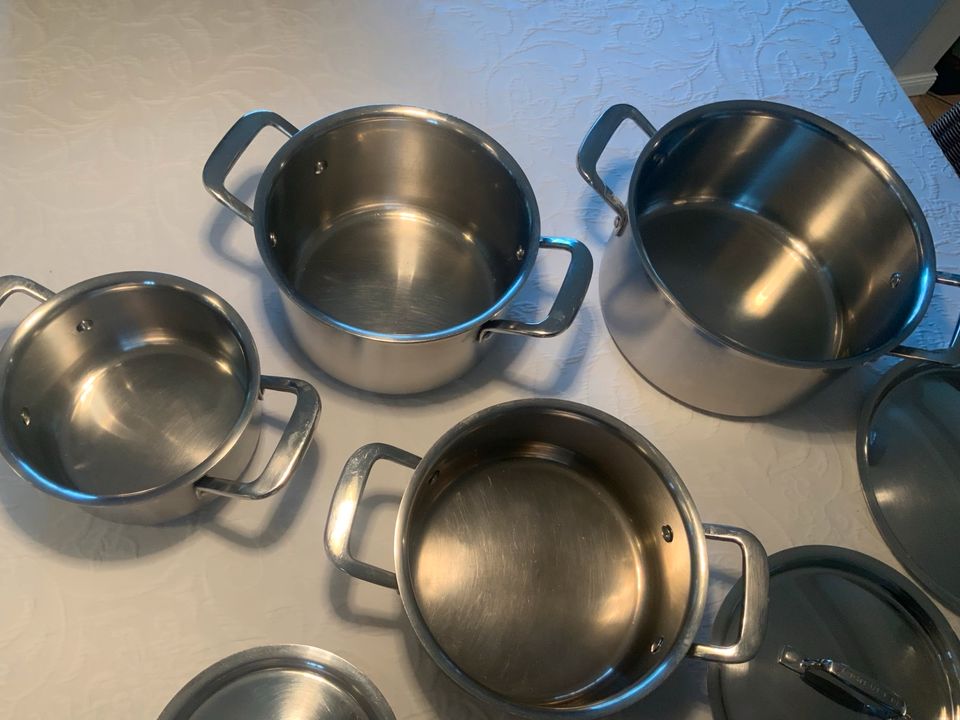 Le Creuset Edelstahl noch 2 Töpfe 3-Ply ab 60,- in Mielkendorf