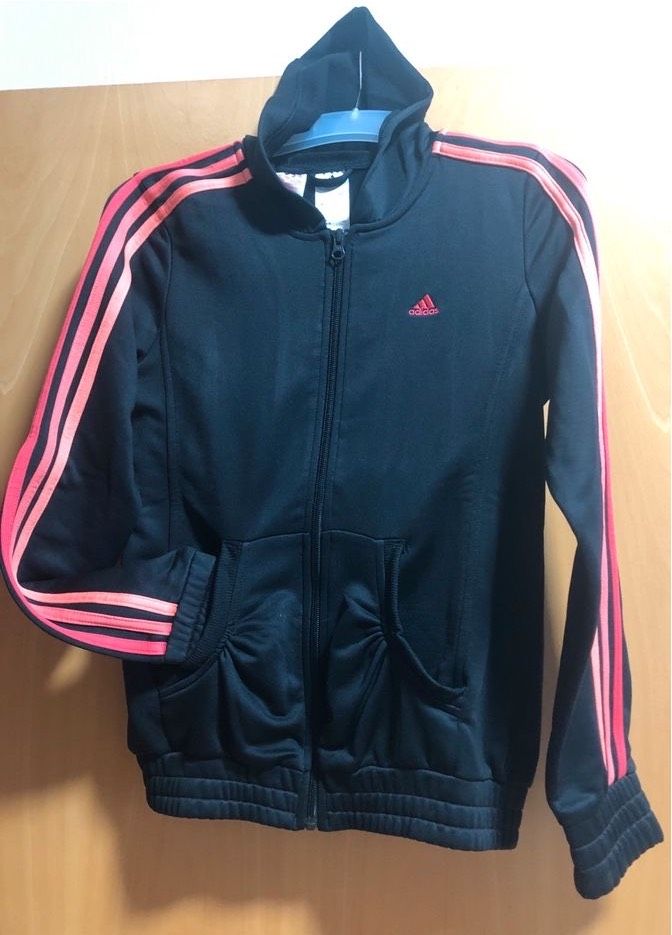 Adidas Sportbekleidung in Köln