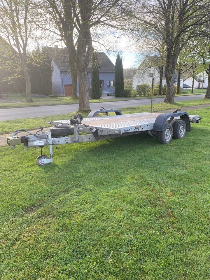 *Langzeitmiete* Tieflader, Autotransporter, Anhänger mieten in Nauroth