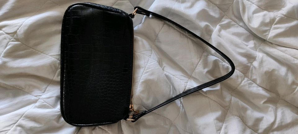 H&M Baguettetasche Schwarz Leder mit Muster in Mecklenburg-Vorpommern -  Anklam | eBay Kleinanzeigen ist jetzt Kleinanzeigen