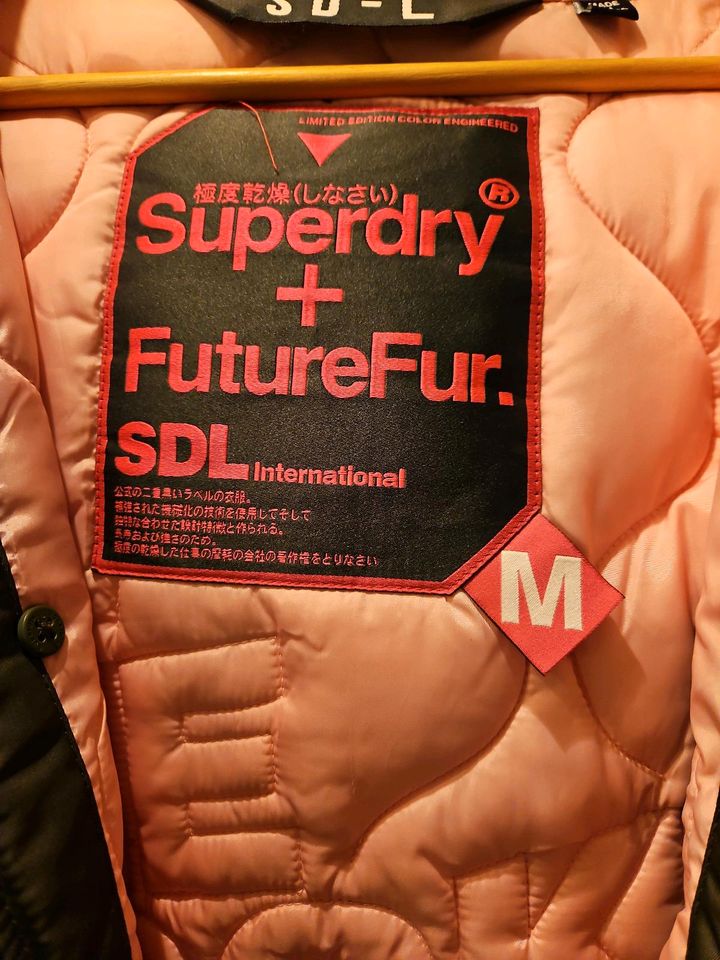 Superdry Jacke Gr. M Kaki  NEU in Baddeckenstedt