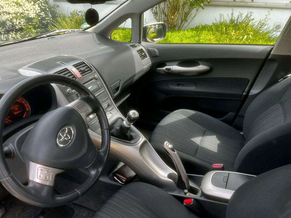 Toyota Auris 2.0 Diesel / Keyless go !!! in Koblenz