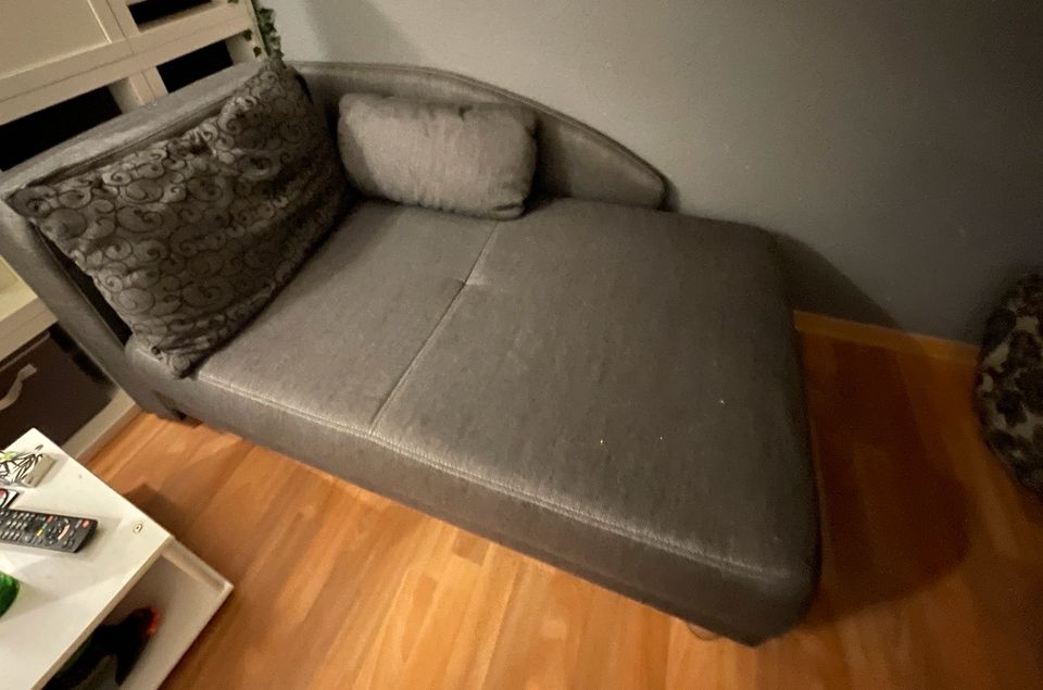 Recamiere Sofa mit Schlaffunktiom und Bettkasten in Hoyerswerda