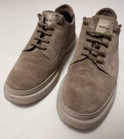 Beige Veloursleder Sneaker von Nubikk in 43 München - Maxvorstadt Vorschau