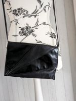 Abendtasche Clutch Handtasche schwarz mit Lackoptik 24x16,5 cm Niedersachsen - Ahnsbeck Vorschau
