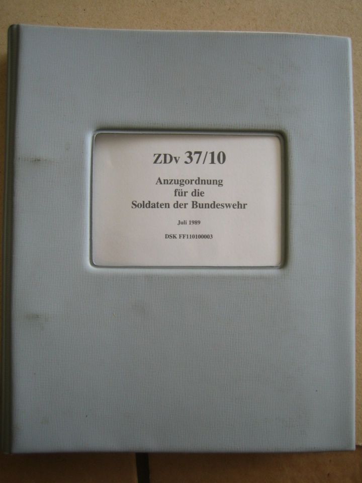 ZDV 37/10 Anzugordnung für die Soldaten der Bundeswehr von 1989 in Sinsheim
