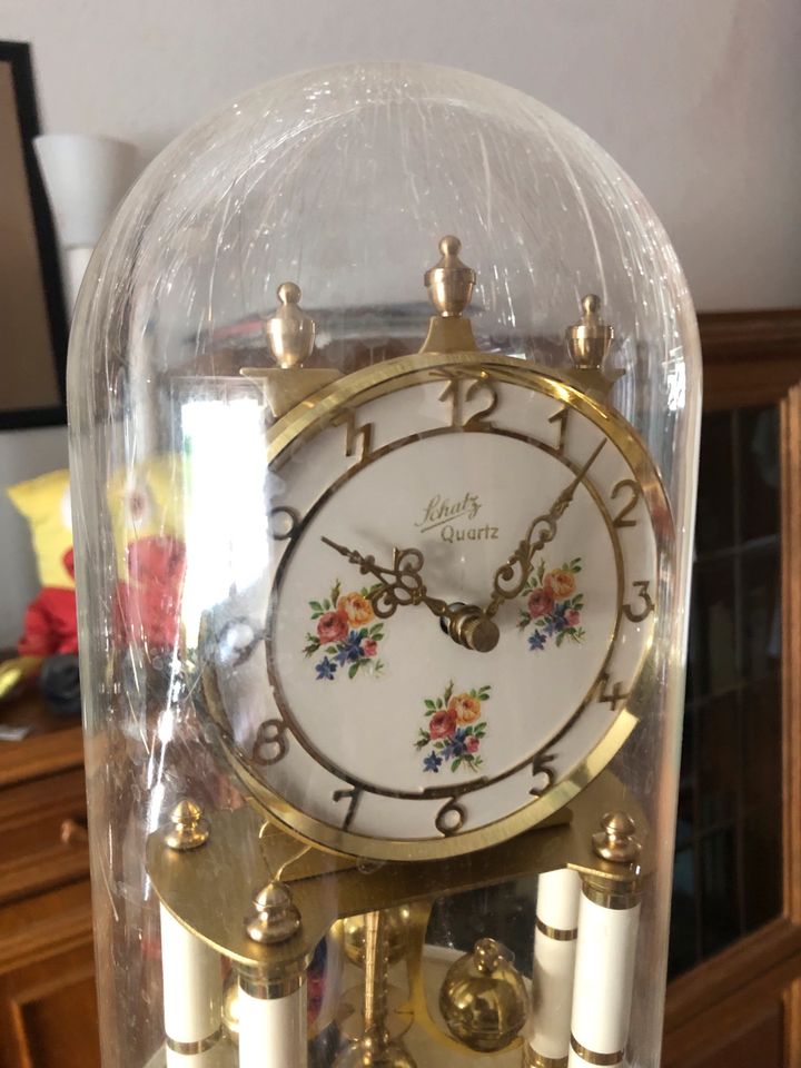 Schicke goldene Uhr in Bad Hönningen