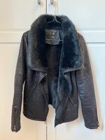 Kunstlederjacke mit Fellkragen Guess, Gr S, Farbe: Schwarz Bayern - Kösching Vorschau