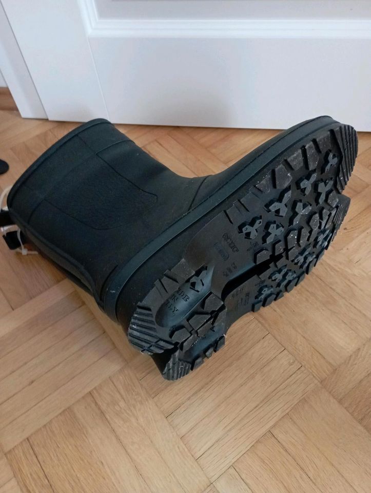 Gummistiefel gefüttert NEU Gr. 39 in Dresden