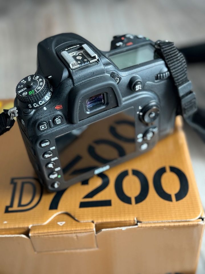 Nikon D 7200 Spiegelreflexkamera , Tasche, Ersatzakku in Berlin