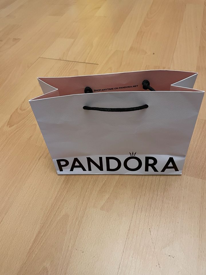 Pandora Verpackung ohne Inhalt in Berlin