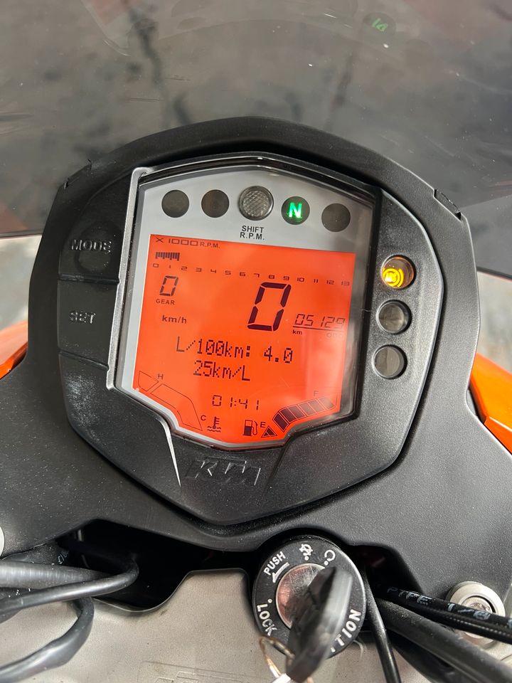 KTM Duke 125 ABS Akrapovic B196 wenig Kilometer MwSt. Ausweisbar in Kürten