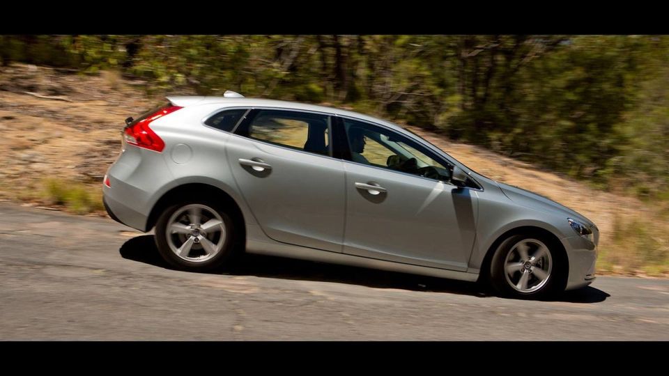 Volvo V40 2.0D Autom.*Navi RTI*Teilleder*Bi-Xenon*ACC in Bargteheide