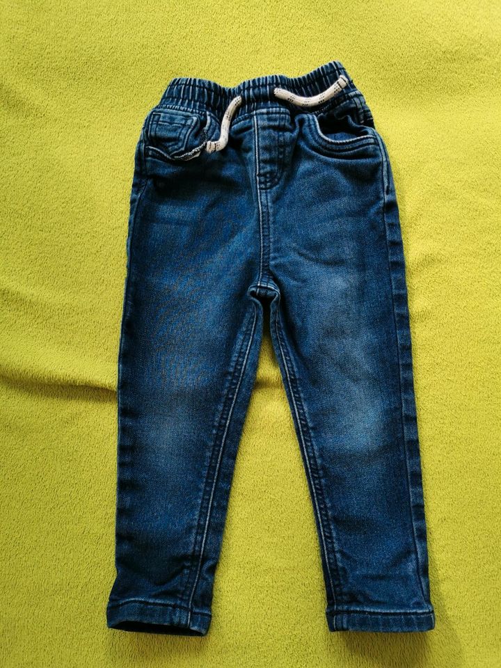 Weiche Jeanshose Größe 92 mit Gummibund in Meerbusch