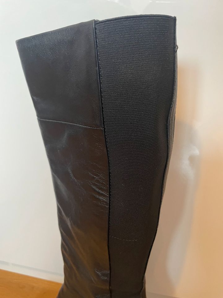 Elegante hochwertige Lederstiefel von Geox, Gr. 40 in Düsseldorf