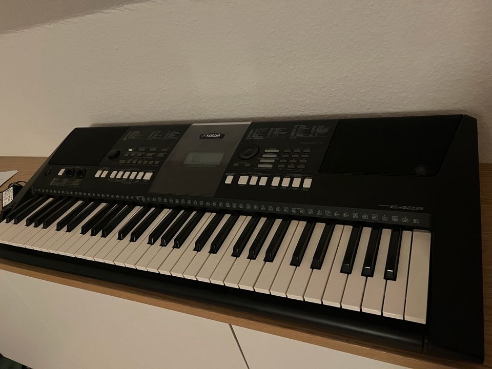 Keyboard Yamaha PSR E423 E-Piano bis 15.05. in Wickede (Ruhr)
