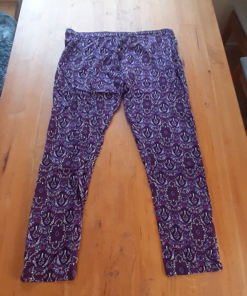 Sommerhose lila-gemustert, Janina, Größe 46 in Türkheim