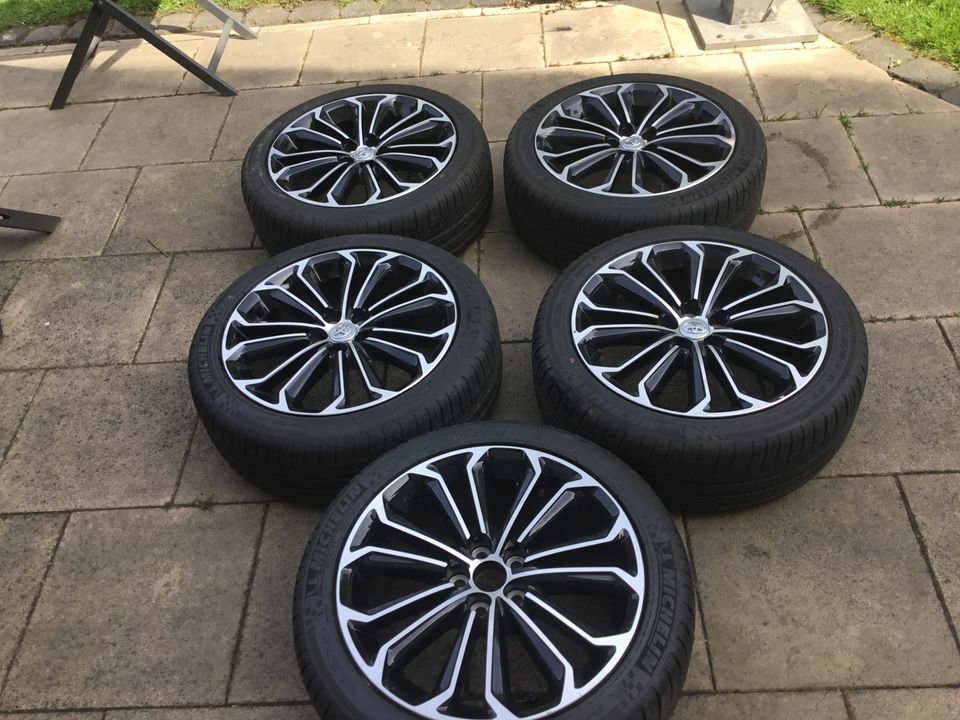 5x Toyota Sommerräder 7x17 215/45/17 Michelin in Niederdürenbach