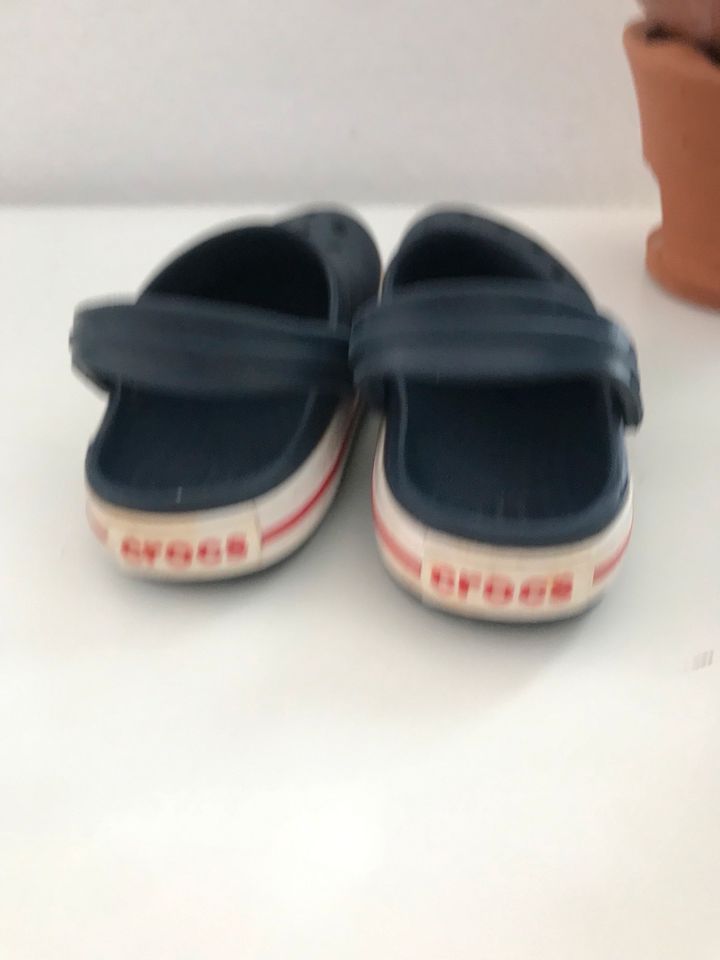 Crocs Schuhe Sandalen blau Gr. 26 in Freiburg im Breisgau