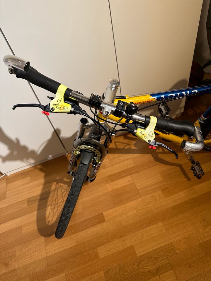 Mountainbike mit Magura HS22 Race Line Bremse & Shimano 3x8 Gang in München