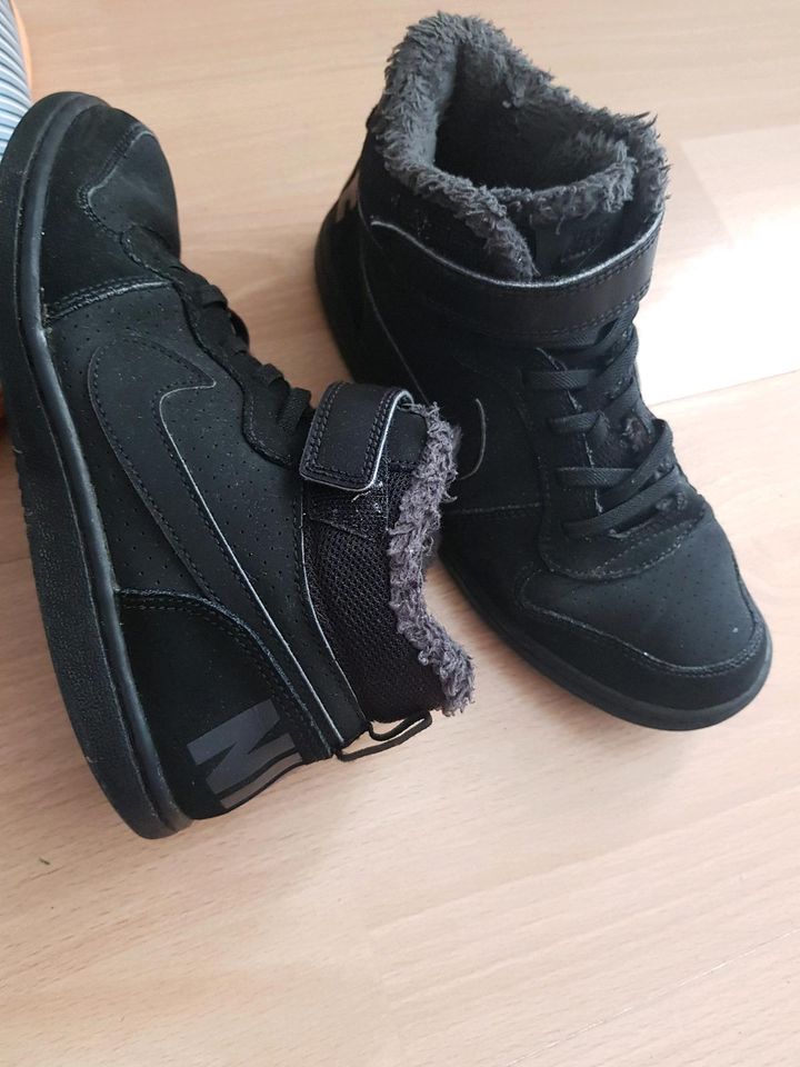 6 Paar Schuhe Gr. 35 Nike Venice Sportschuhe Sneakers  Winterboot in Darmstadt