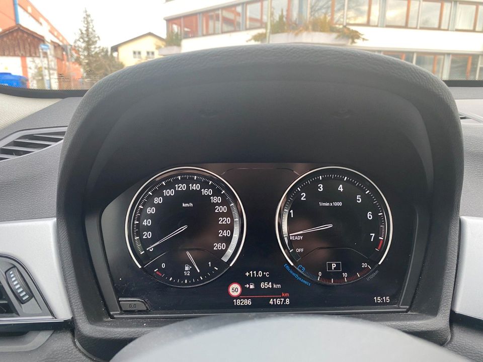 BMW X1 sDrive18i  - AHK Head Up Glasdach Kamera in Puchheim