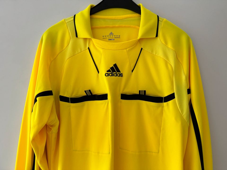 Schiedsrichtertrikot Adidas in Frankfurt am Main