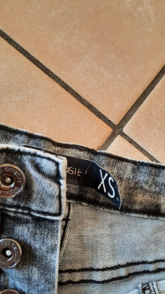 kurze Shorts Gr. xs in Berg im Gau