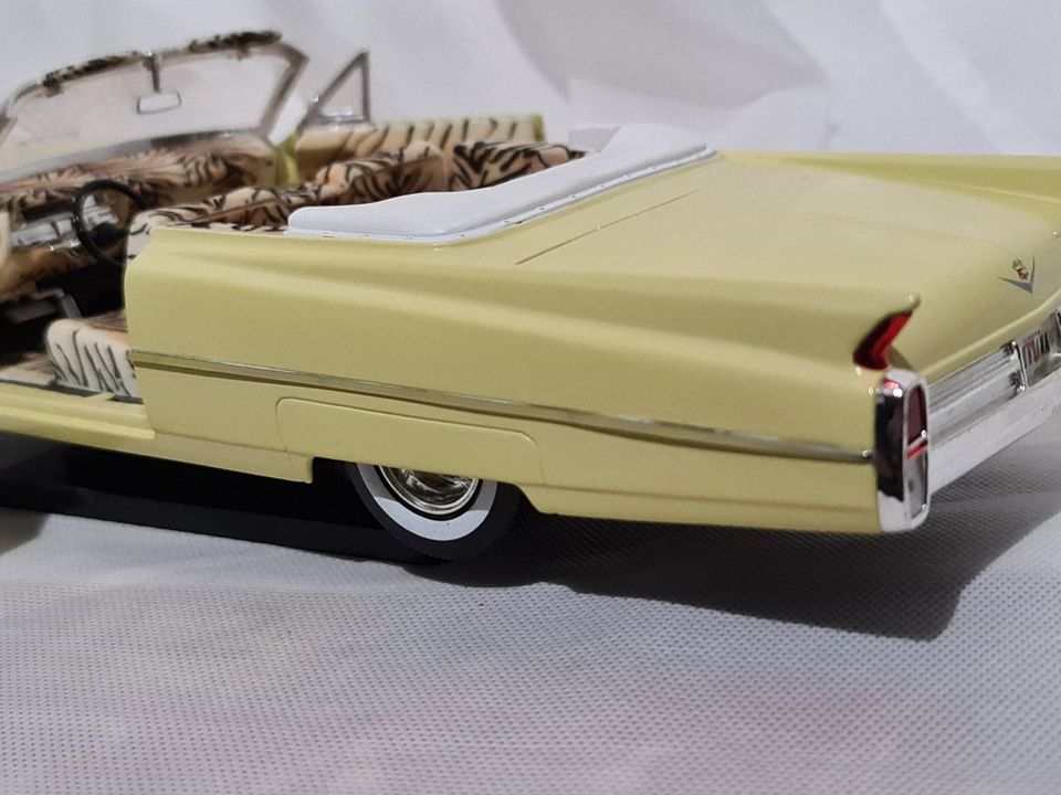 JADA 1:18 Cadillac Series 62 Scarface in Weißwasser