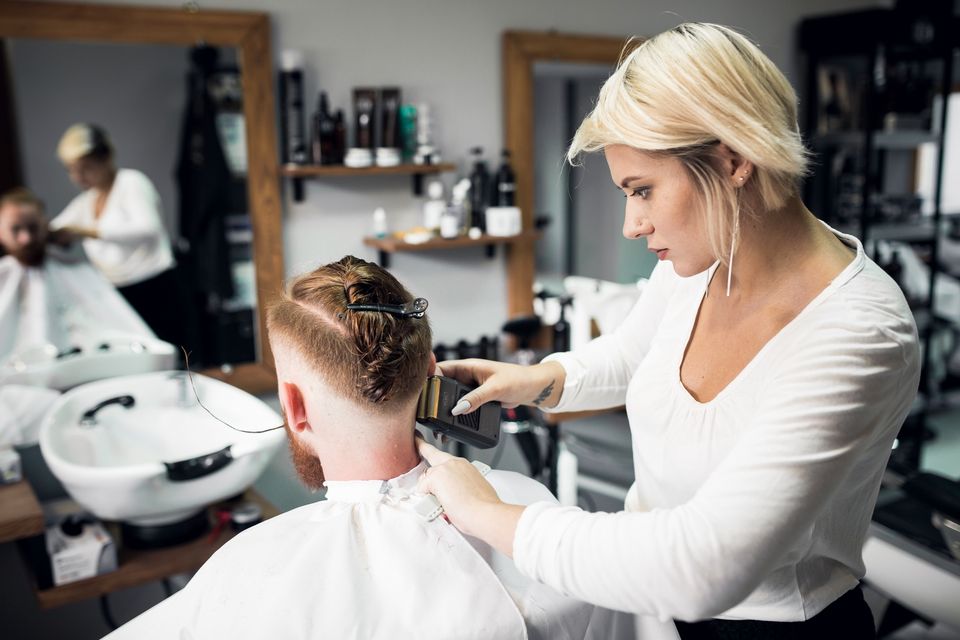 Starte deine Karriere im Friseurhandwerk - Rü Cut Hairstyle in Essen