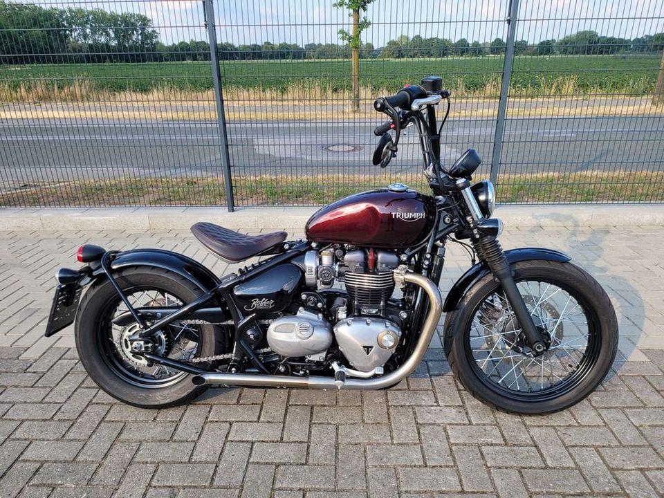 Triumph BONNEVILLE BOBBER 1200 ABS LENKERUMBAU + HELM in Bawinkel