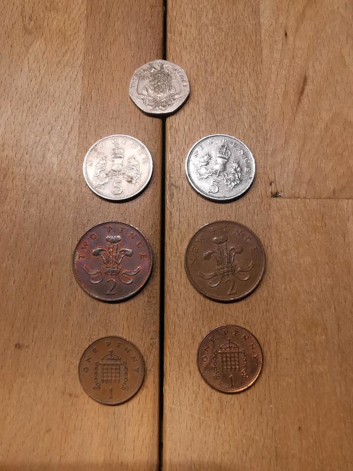 Zwei One Pound Münzen Großbritannien 1983 1985 in Gau-Bischofsheim