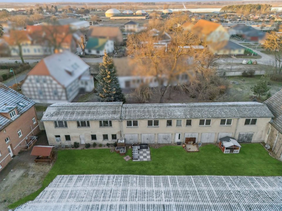 Saniertes Ein- / Zweifamilienhaus mit 14 Garagen, 2 Hallen/Scheunen und ehem. Bürogebäude in Rhinow in Rhinow