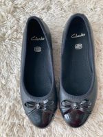 Neuwertige schwarze Lack Ballerinas Clarks 32.5 Bayern - Steinhöring Vorschau