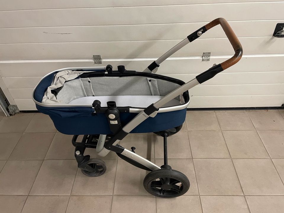 Kinderwagen blau mit viel Zubehör in Bad Schwartau