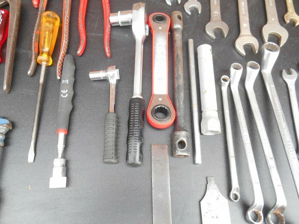 Gutes Marken -  Werkzeug  in der Kunststoff - Werkzeugkiste! in Weyhe