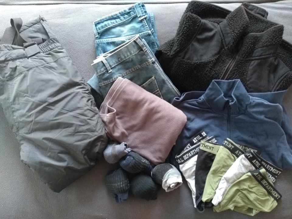 Winter Jungen Bekleidung Paket Schneehose Klamottenpaket 164 in Leipzig