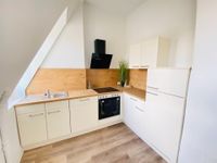 helle Dachgeschosswonung: offene Küche mit neuer Einbauküche, Tageslicht mit WWM, große Zimmer Leipzig - Sellerhausen-Stünz Vorschau