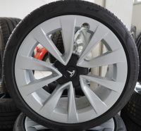 Tesla 235-40 R 19 Pirelli Sommerreifen mit Original Felgen/ BLE Nordrhein-Westfalen - Kaarst Vorschau