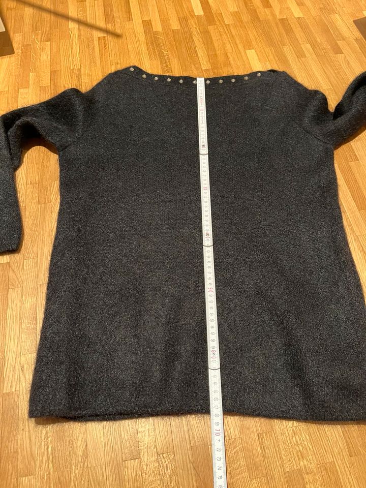 Saint Laurent Pullover schwarz mit Nieten M 38 Top in Braunschweig