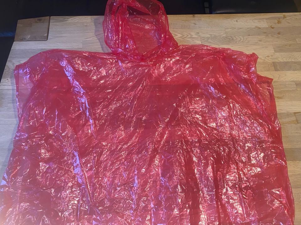 Regenponcho Set Blau, Rot und gelb neu in Hallbergmoos