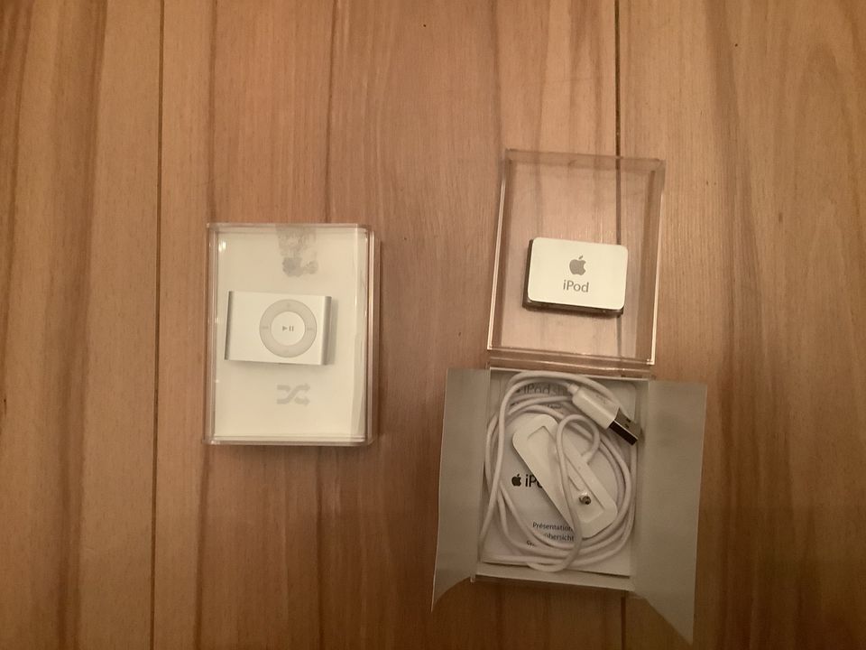 iPod shuffle 1GB 2.Generation silbergrau ZWEI Stück neu unbenutzt in Bonn
