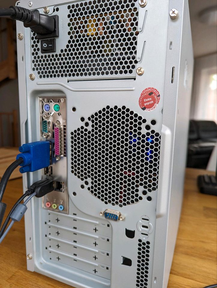 PC mit Monitor, Windows 10 Pro in Schönefeld