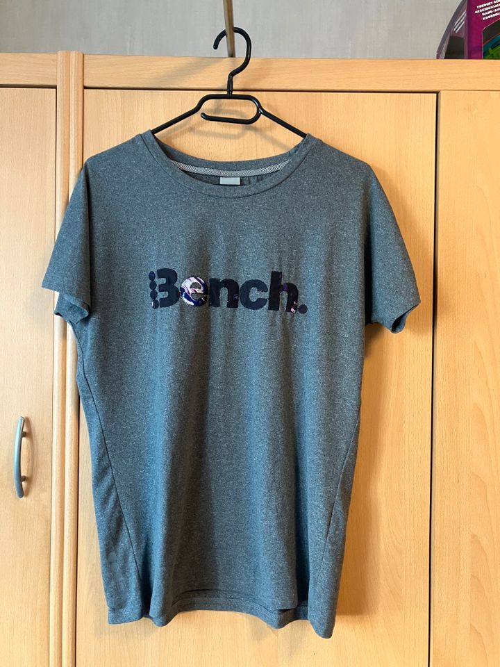 Kurzarm-Shirt von Bench, S in Offenbach