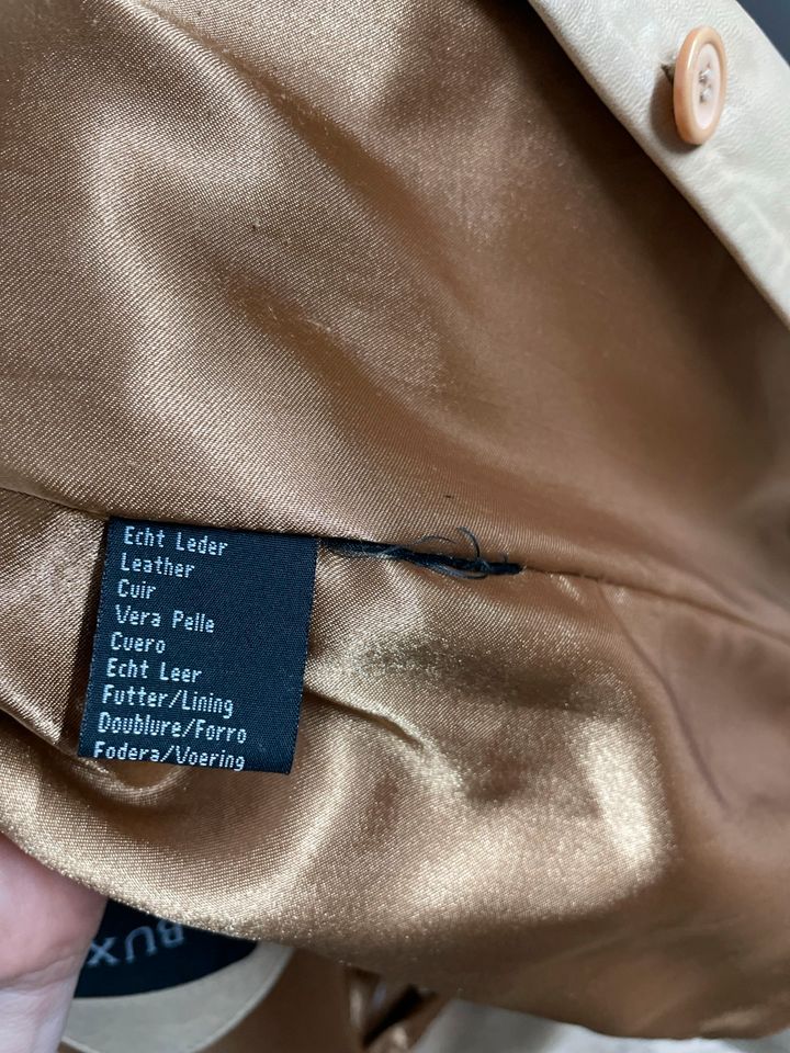 Beige längere Lederjacke mit Gürtel Gr. 38 in Spergau