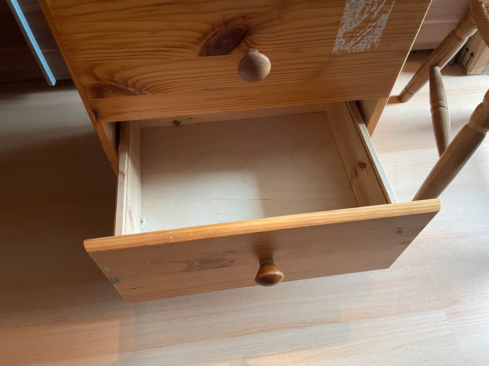 Massivholz Schreibtisch in Schönheide