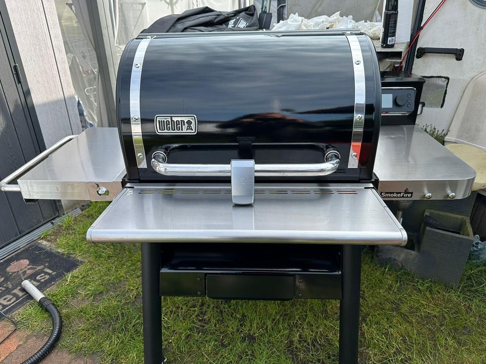 WEBER SMOKEFIRE EX4 HOLZPELLETGRILL GBS, BLACK 750 Euro am weeken in Behrensdorf (bei Lütjenburg)