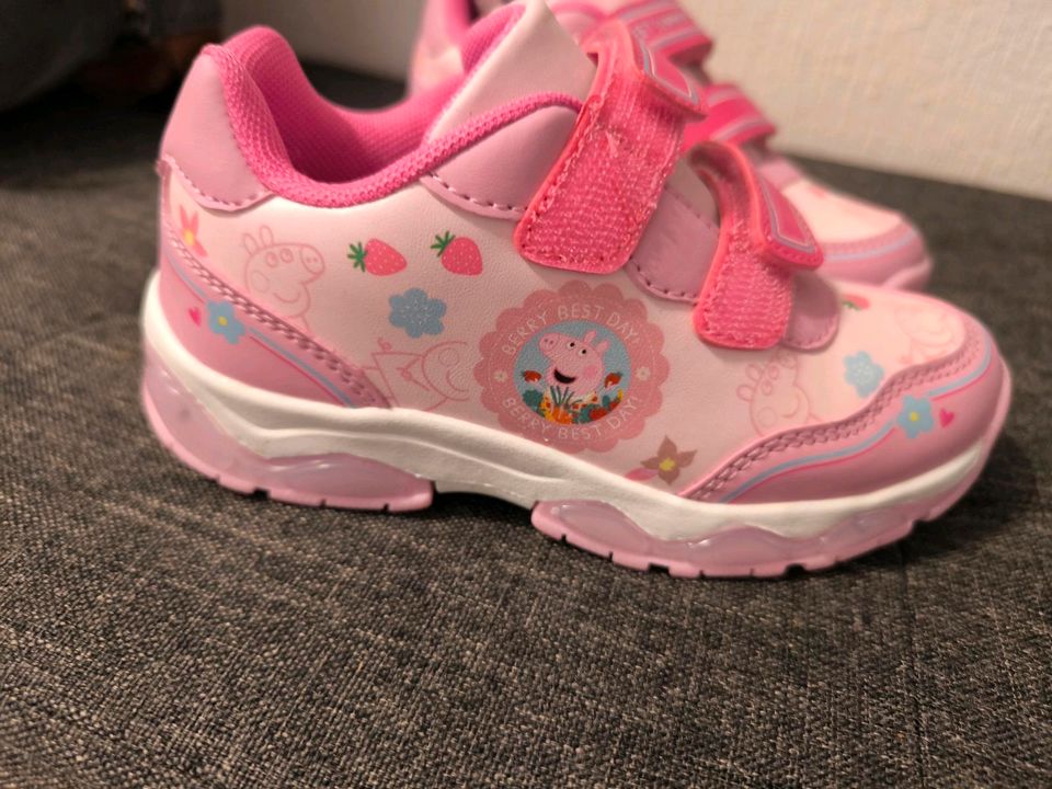 Mädchen Schuhe Peppa Wutz in Mühlheim am Main